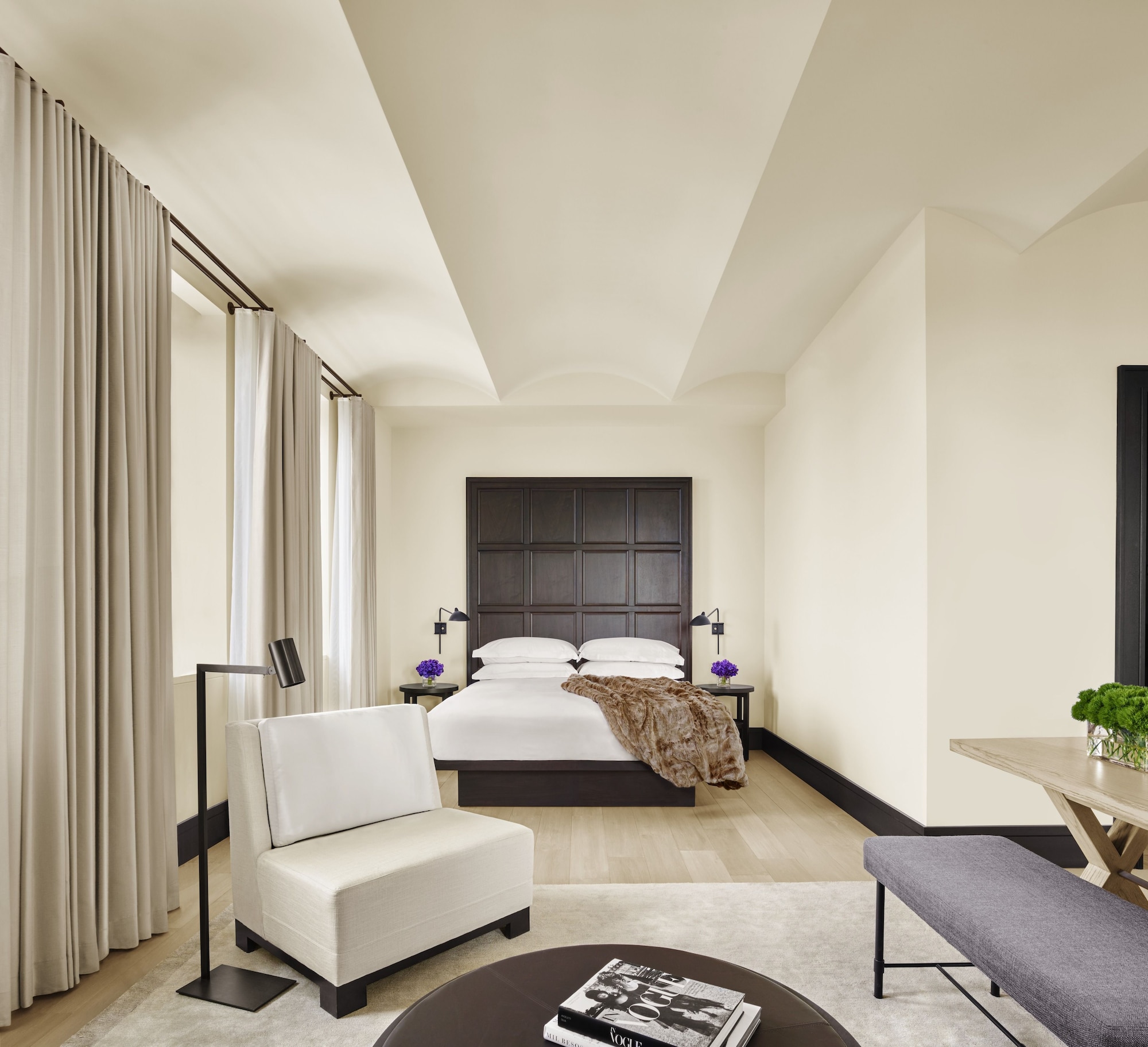 Suite, King Bed, City View