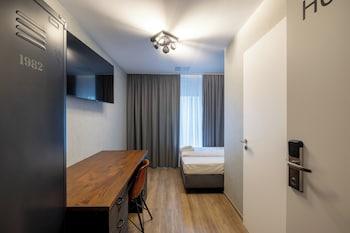 House, Single, Double Bed