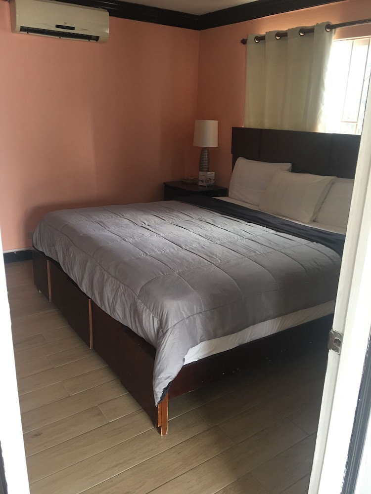 Coral Harbour Beach House And Villas 11/50