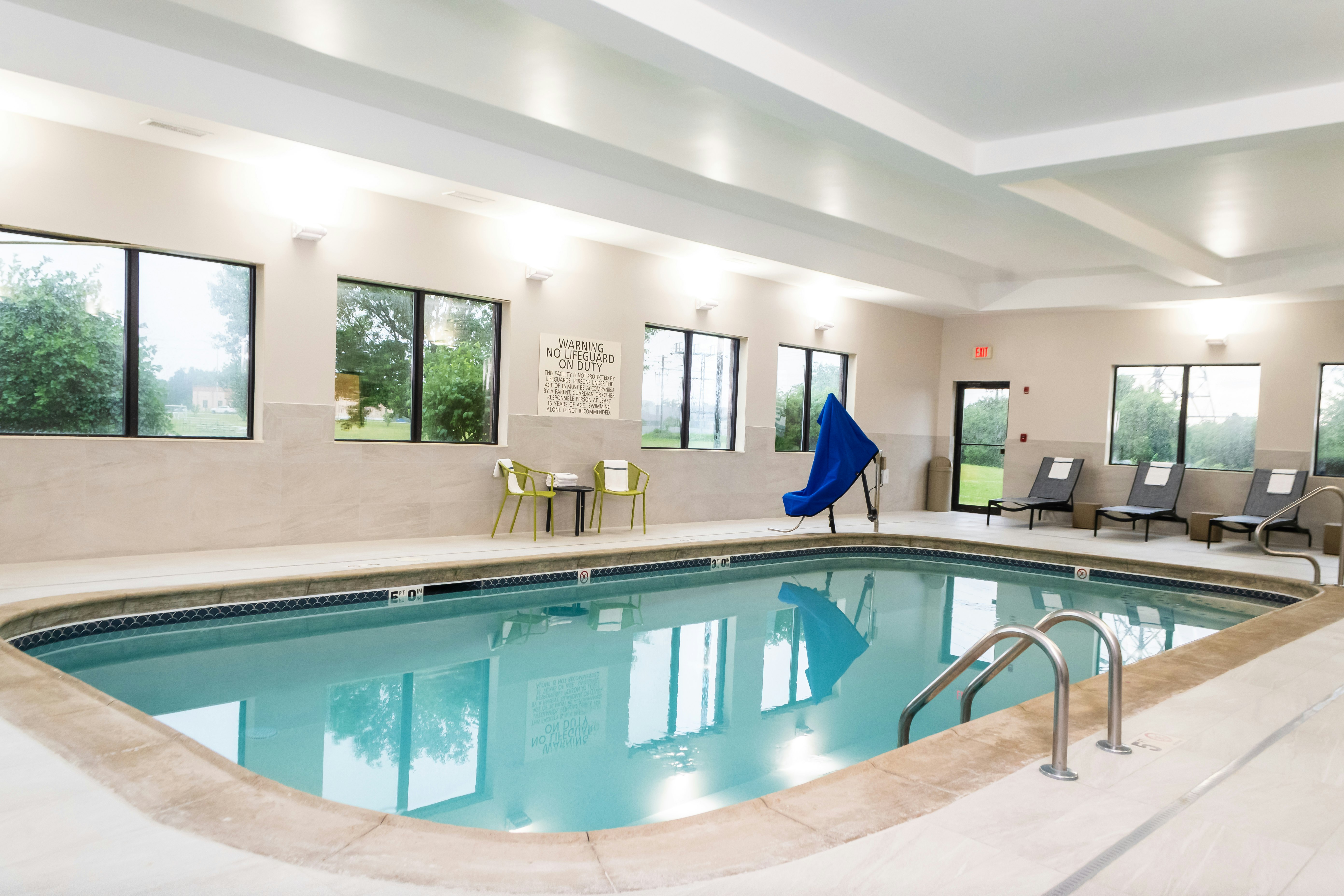 Hampton Inn Suites Addison 27/58