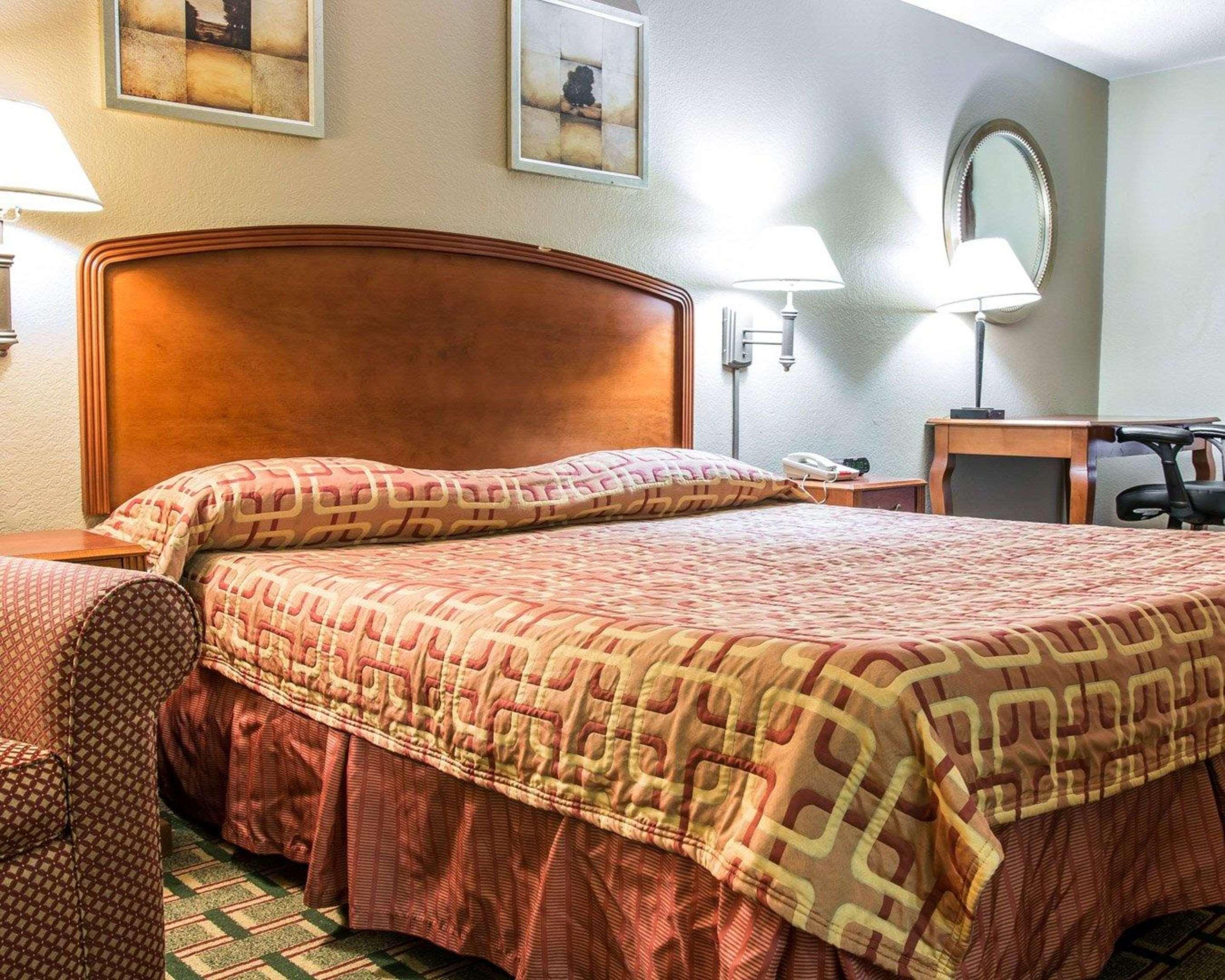 غرفة بسرير مزدوج، Econo Lodge Kalamazoo MI 3/4
