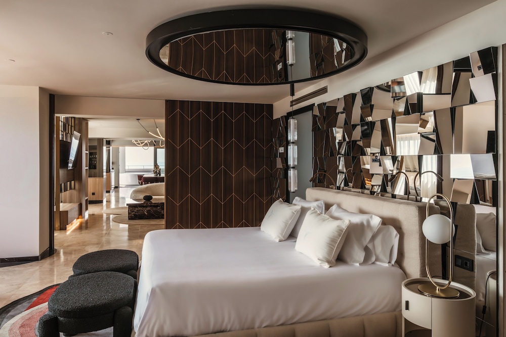 World, Top, Suite, King Bed