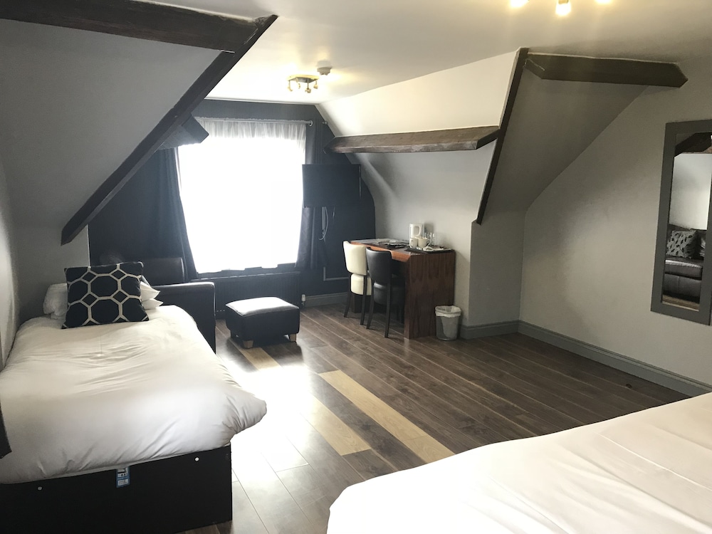 Bennetts Hotel 9/50
