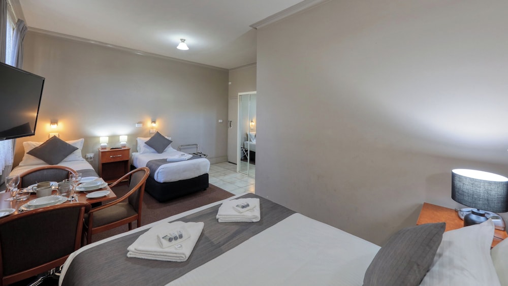 SILVER HAVEN MOTOR INN 15/41