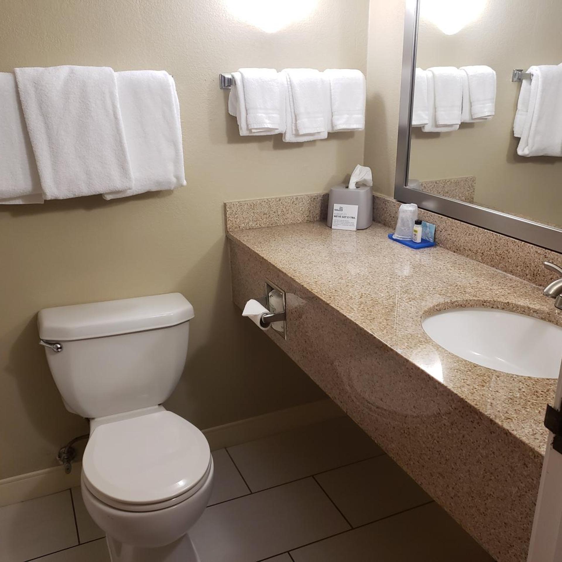 استوديو بسرير كوين لذوي الإعاقة، Holiday Inn Express Pittsburgh-North(Harmarville) 8/10