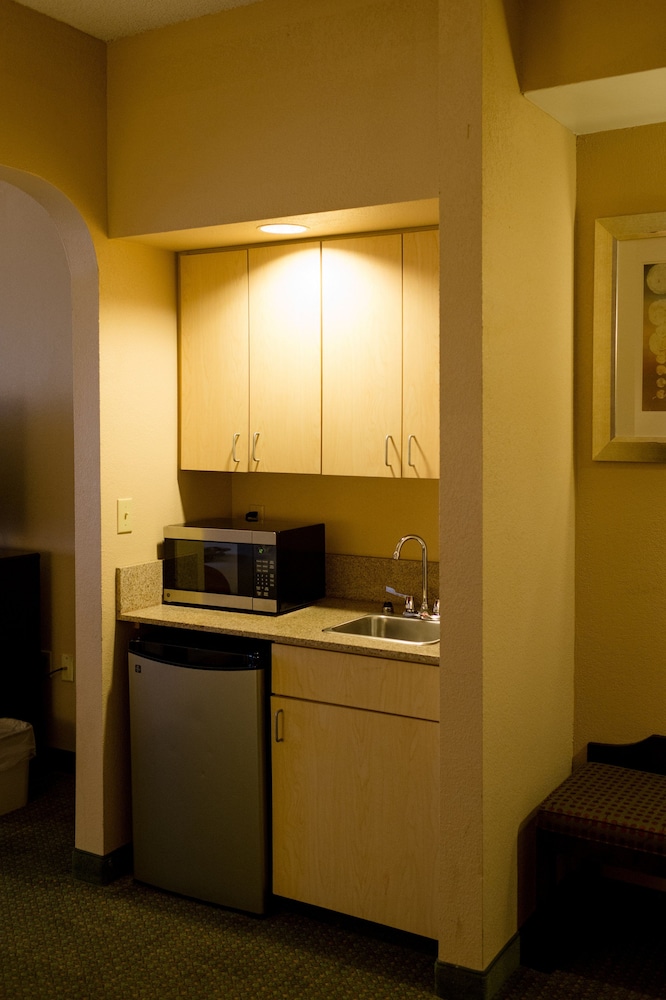 Holiday Inn Express Hotel Suites Oxford 8/46