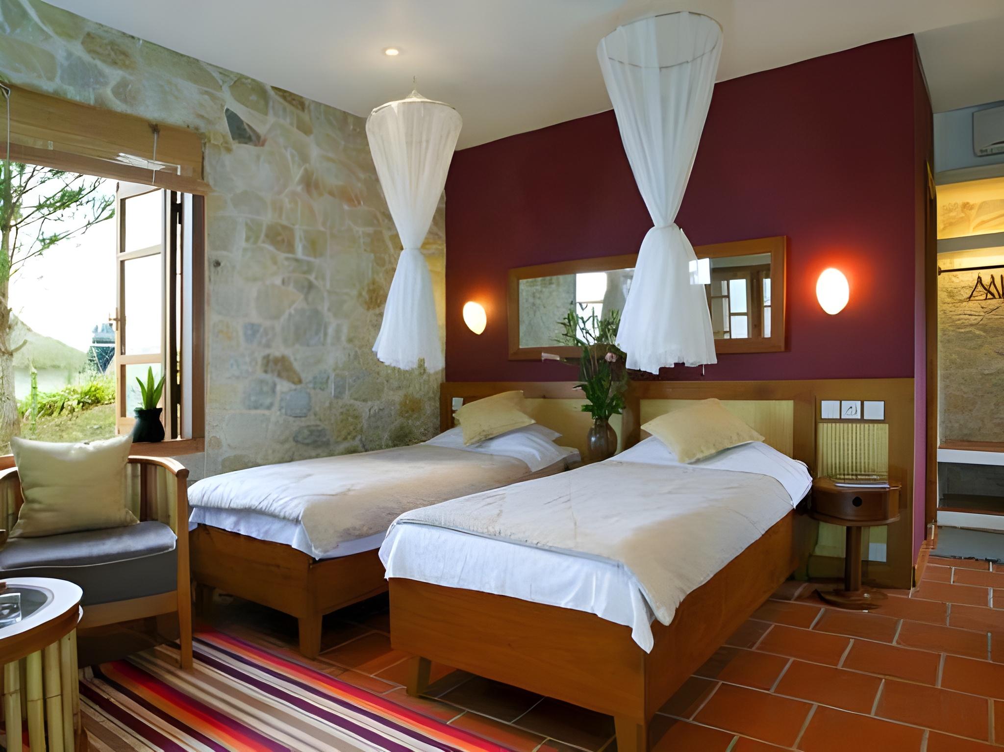 Topas Ecolodge Hotel 8/93