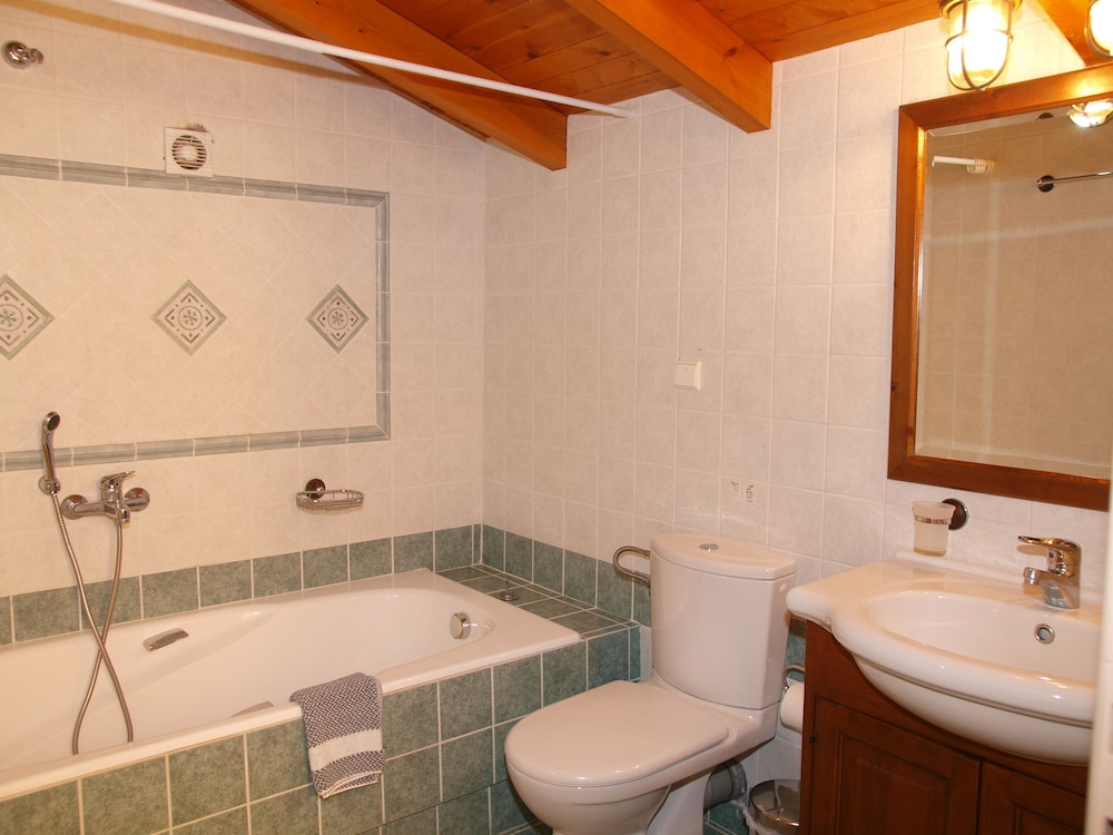 Mylos Hotel & Apartments 50/50