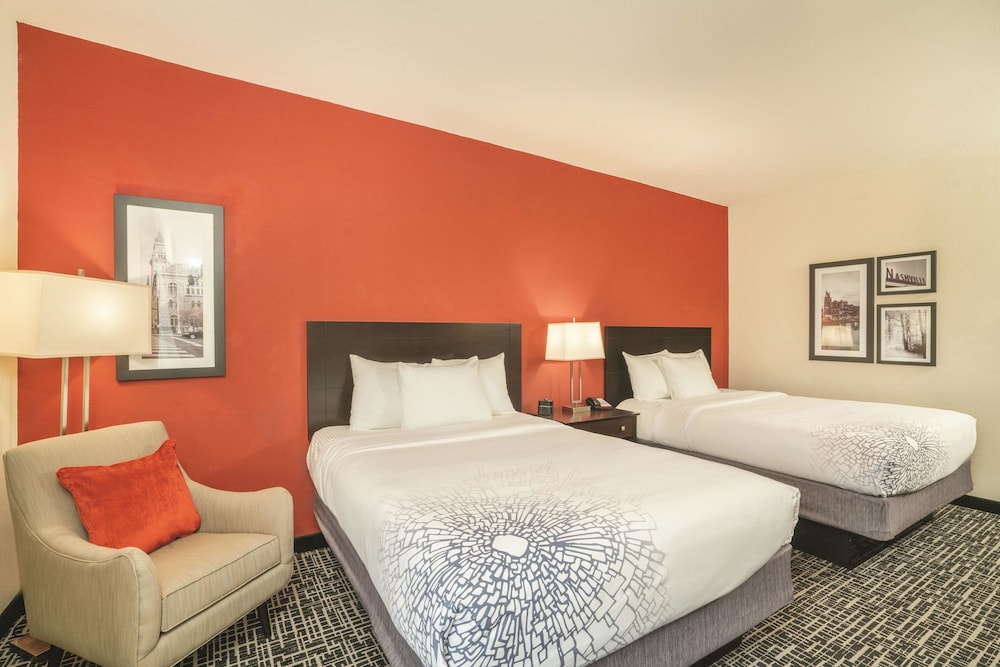 La Quinta Inn Suites Smyrna 7/45