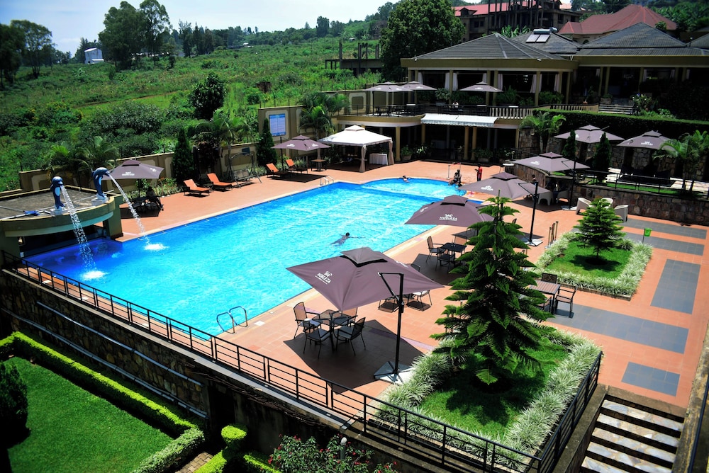 Nobleza Hotel 47/50