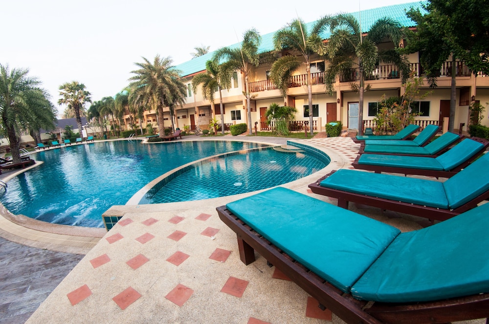 The Green Beach Resort 10/75