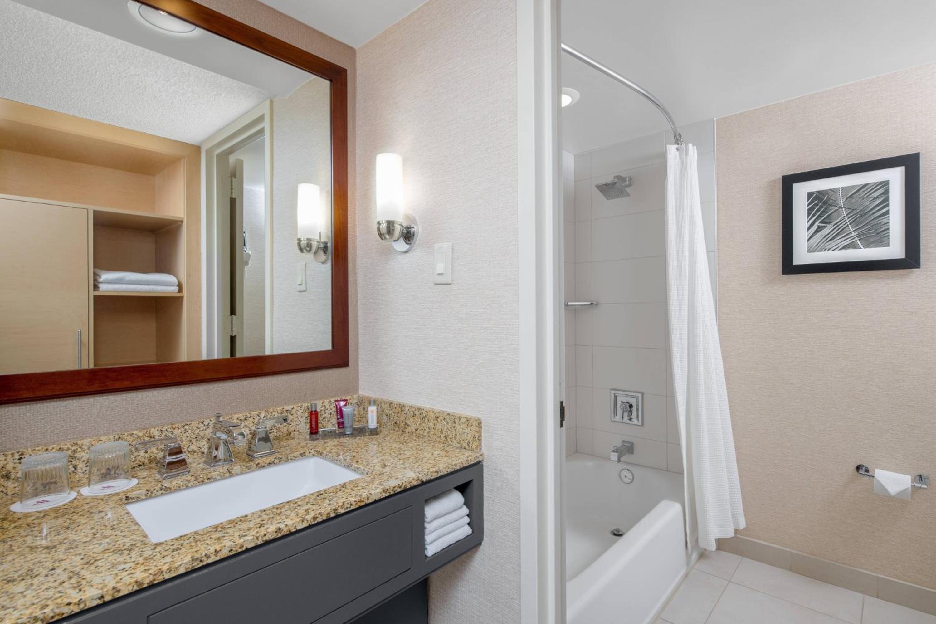 غرفة بسرير كينج، Boca Raton Marriott At Bocacenterhotel 9/10