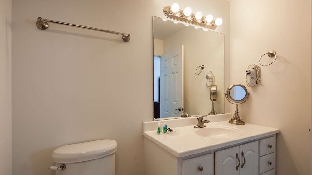 Charlevoix Inn Suites, SureStay Collection by Best Western 27/45
