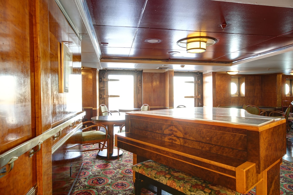Lobby at The Queen Mary, LONG BEACH - CA