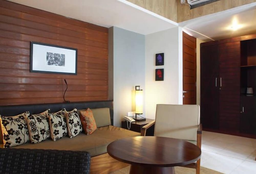 Ayom Suite 24/44