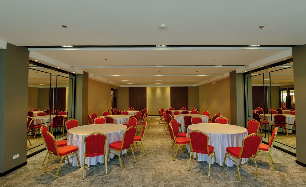 Sotogrande Hotel and Convention Center Batangas 31/38