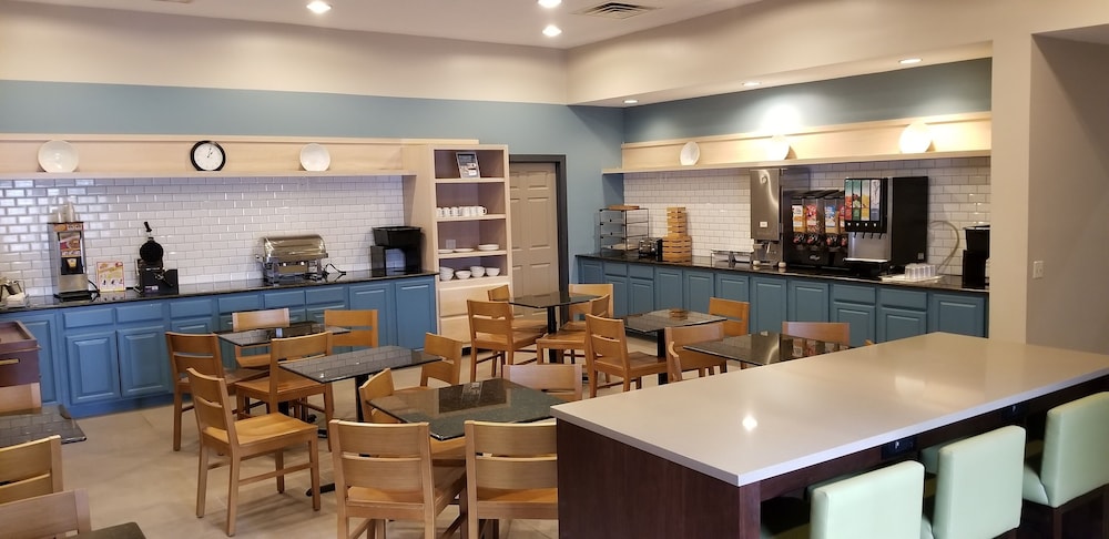 Portage Inn & Suites 20/26