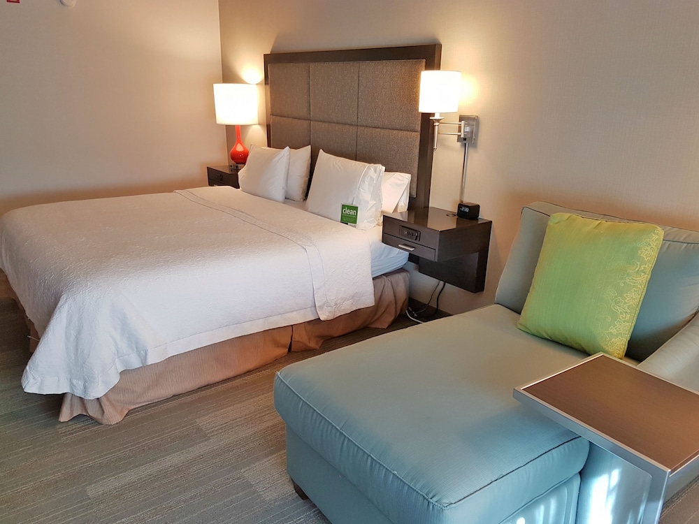 Hampton Inn & Suites By Hilton Calgary- University Northwest 9/61