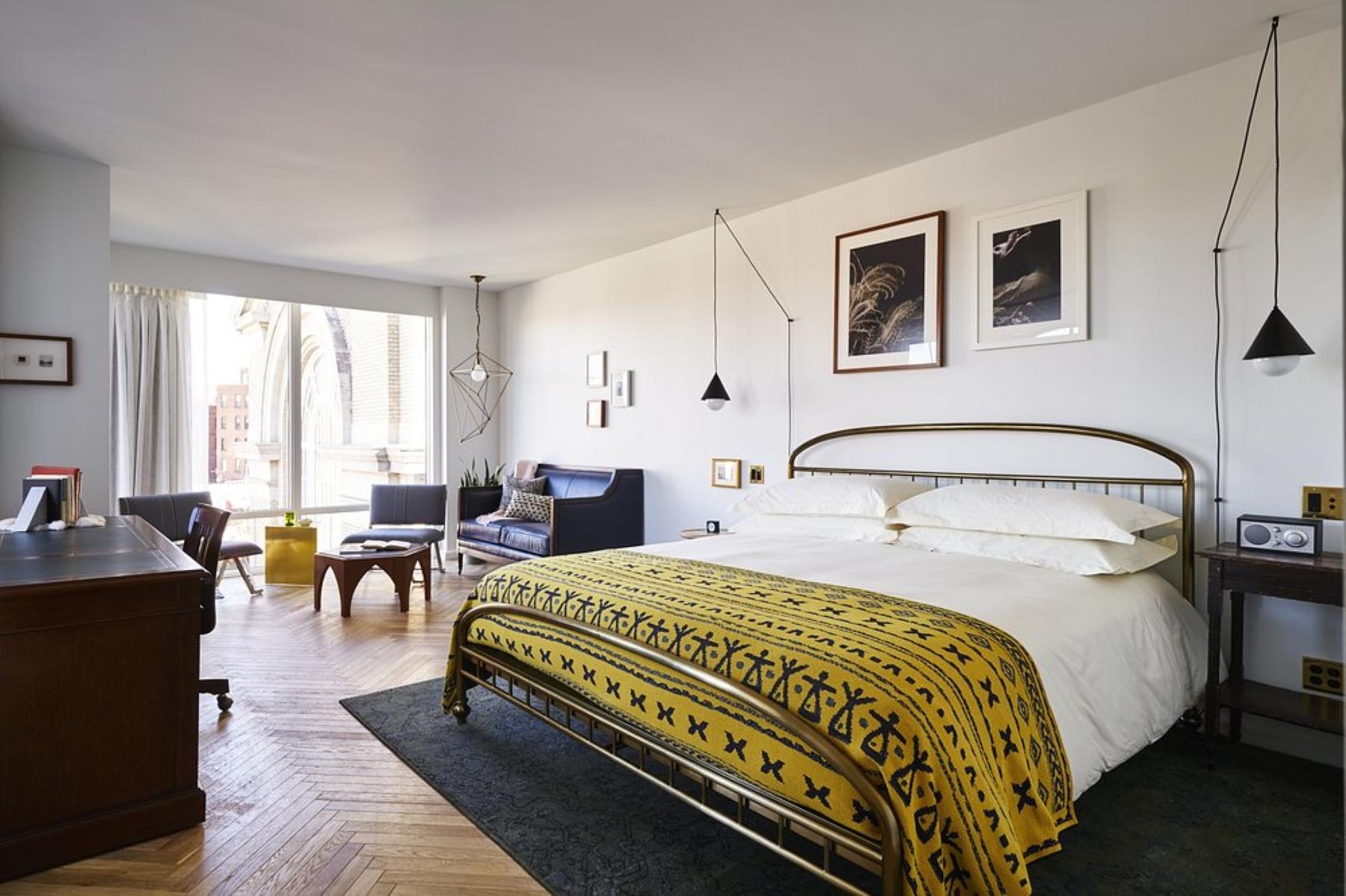 Studio, King Bed, City View