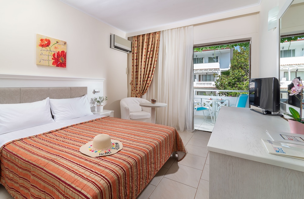 Porfi Beach Hotel 7/36