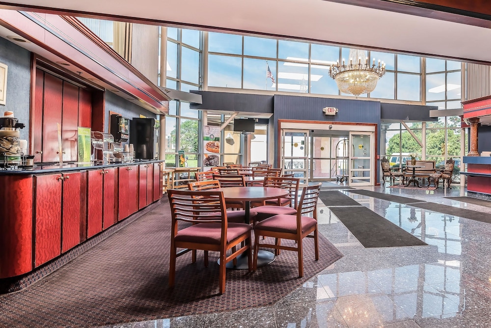 Quality Inn & Suites Albany Airport 28/36