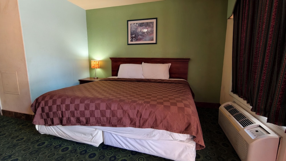 غرفة بسرير كينج لغير المدخنين، Sunset Lodge Elgin near US 290 by Hotel O 5/10