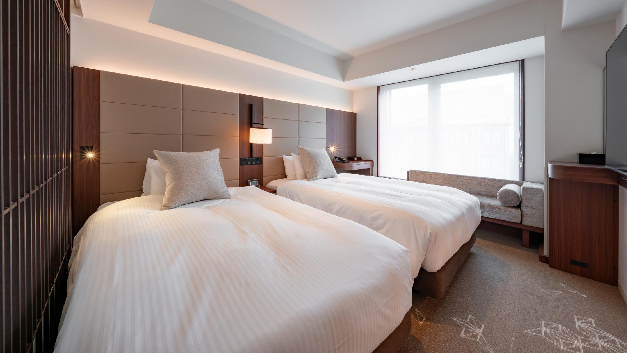 Premier, Twin Beds, City View