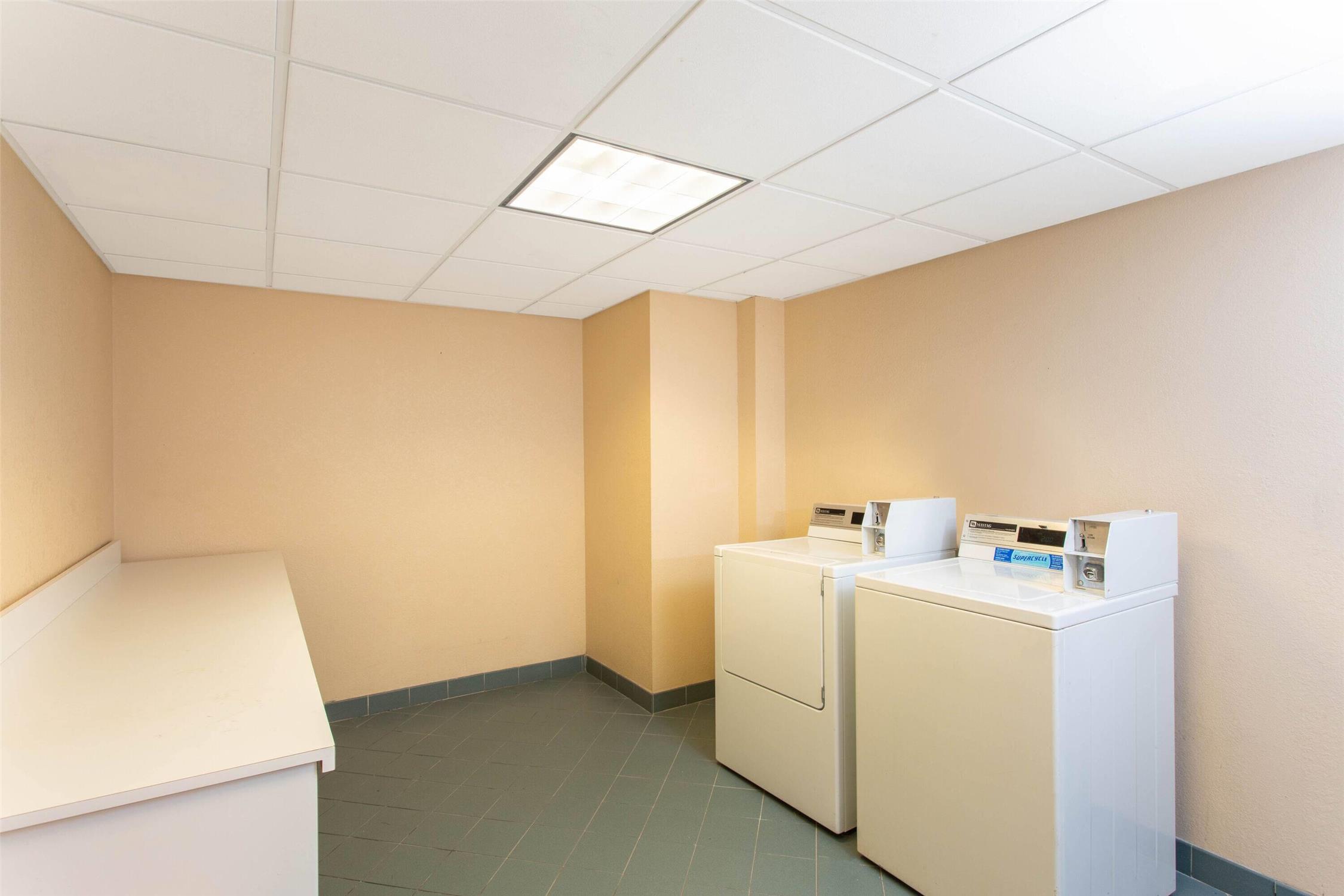 La Quinta Inn & Suites by Wyndham Jacksonville Butler Blvd 7/55