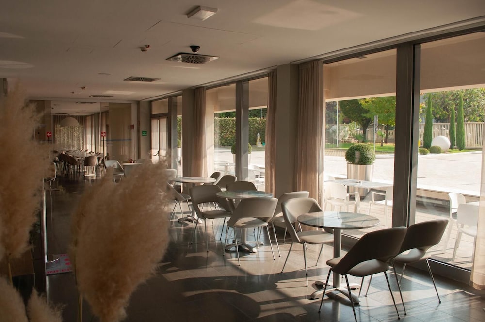 One Hotel & Restaurant 35/50