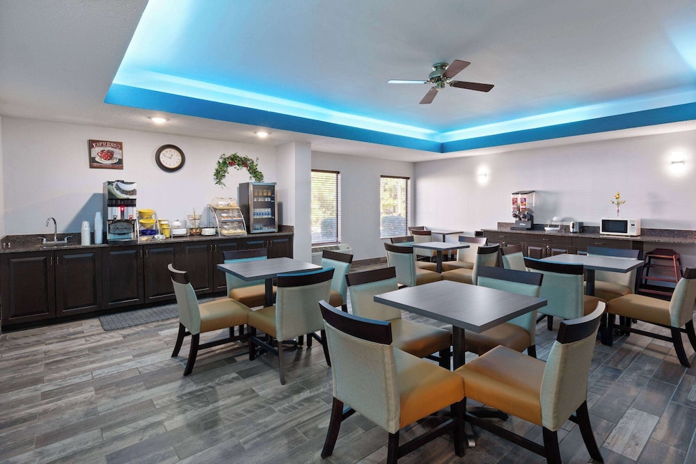 Baymont by Wyndham Creedmoor 30/47