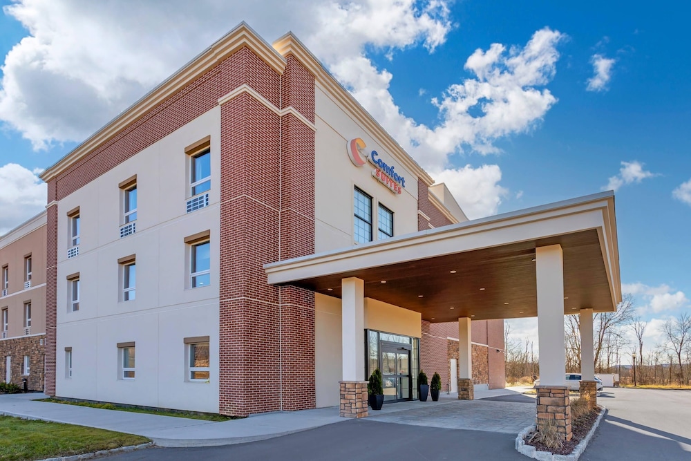 Comfort Suites Central Valley - Woodbury 7/52