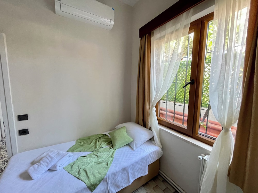 Villa Ece Pansiyon 7/40