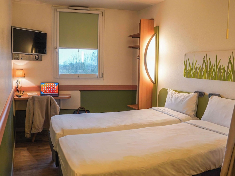ROOM, TWIN BEDS