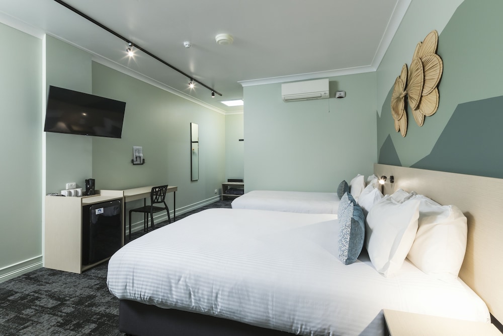 ATHERTON HOTEL 14/65