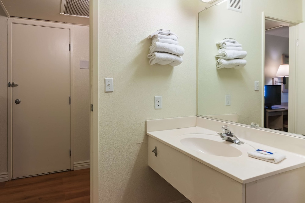 غرفة قياسية بسريرين مزدوجين، Motel6 Green River, UT 4/6