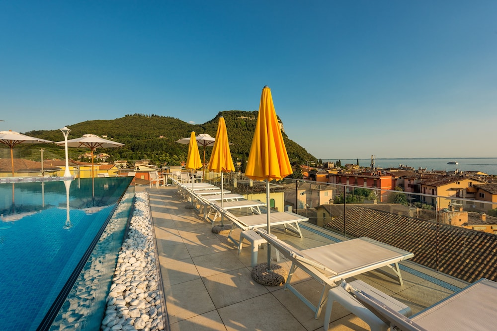 Sky Pool Hotel Sole Garda 64/68