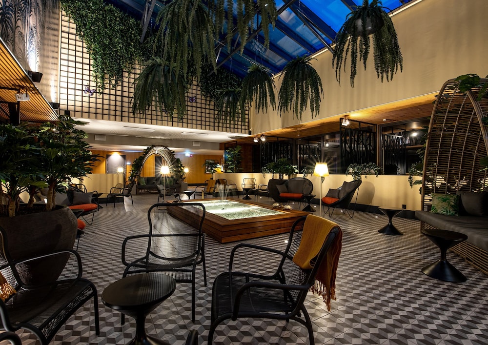 restaurant cafeteria