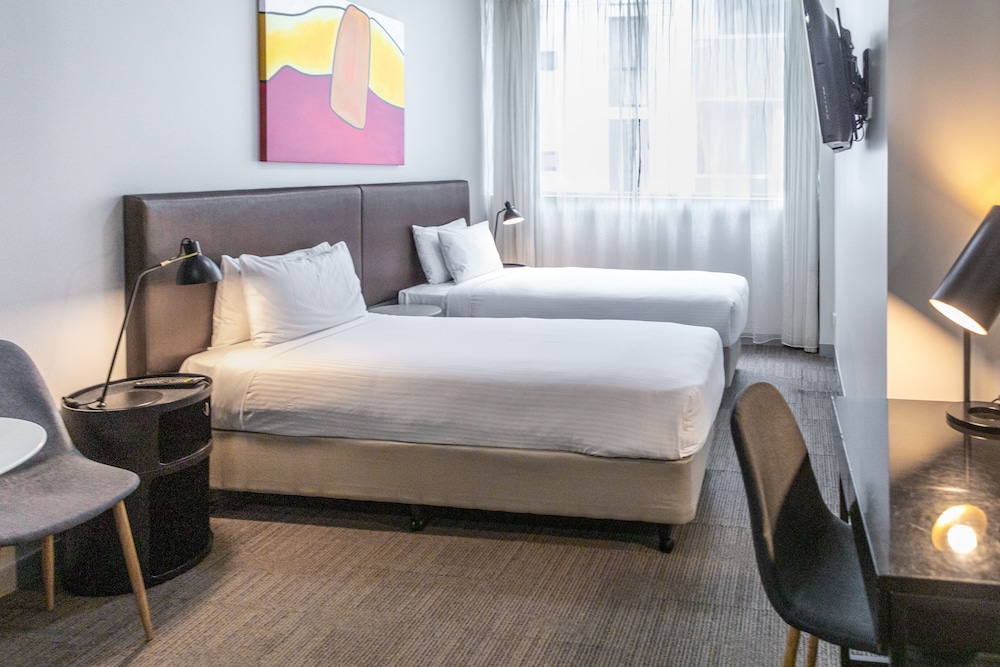 Holiday Inn & Suites Sydney Bondi Junction 16/49