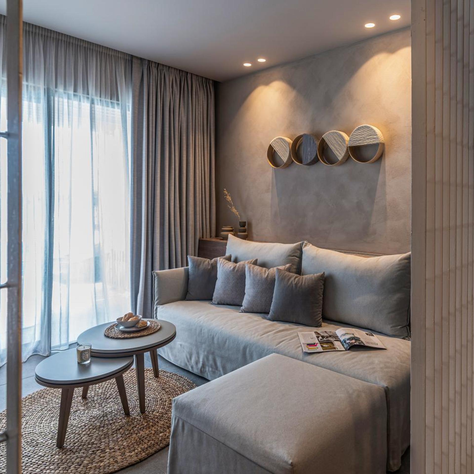 Junior Suite, Pool View, Shared Pool