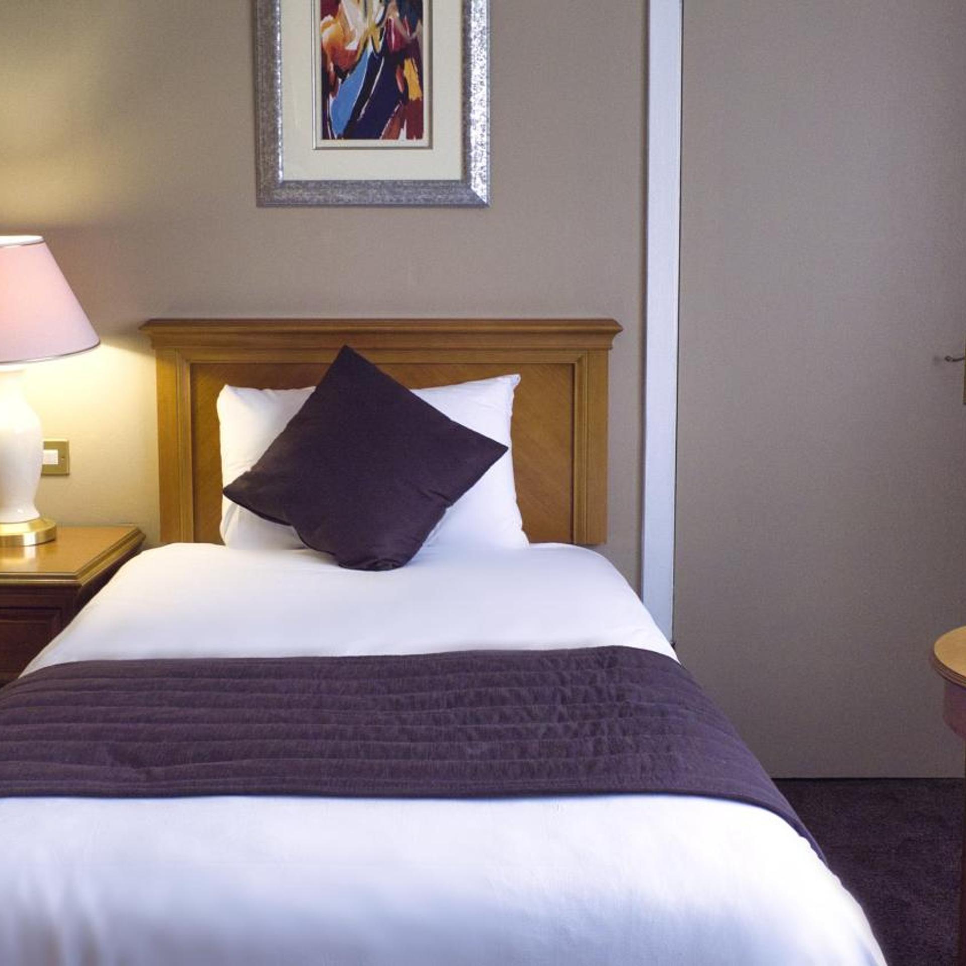 SUPERIOR, DOUBLE OR TWIN BED