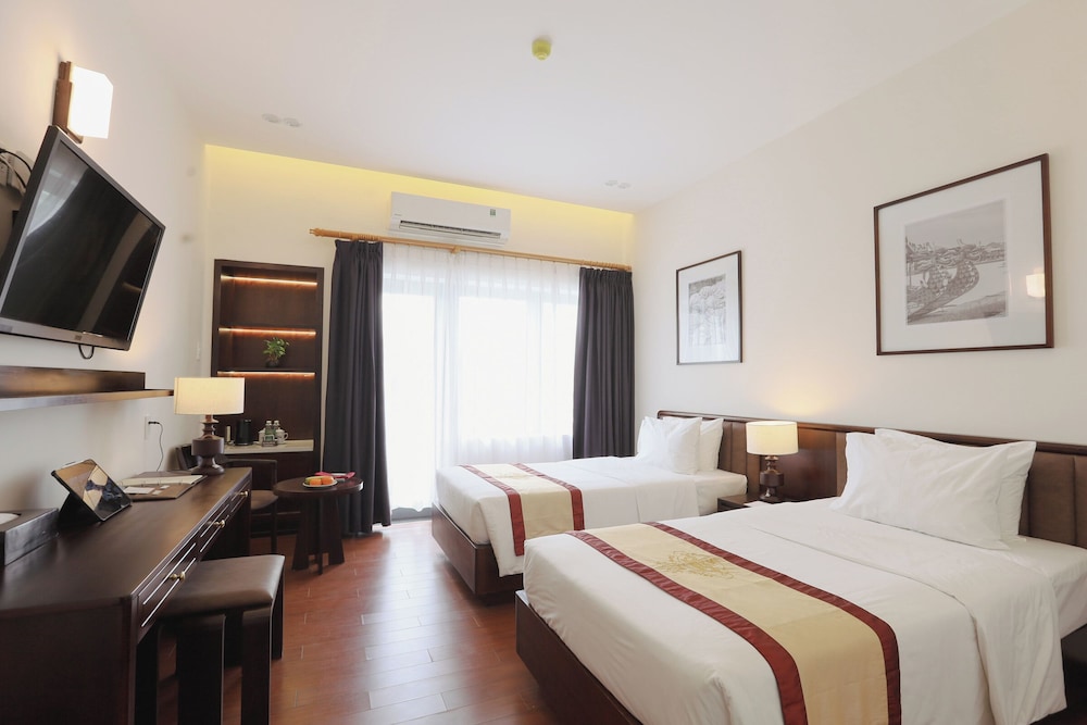 PREMIER, TWIN BEDS, RIVER VIEW