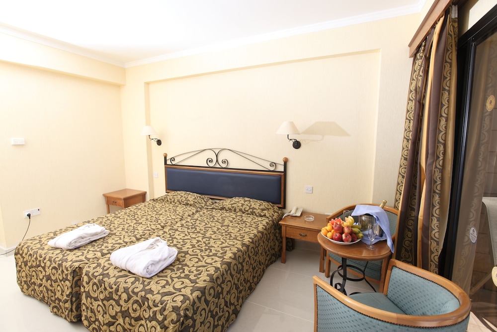 STANDARD, DOUBLE BED, GARDEN VIEW, BALCONY
