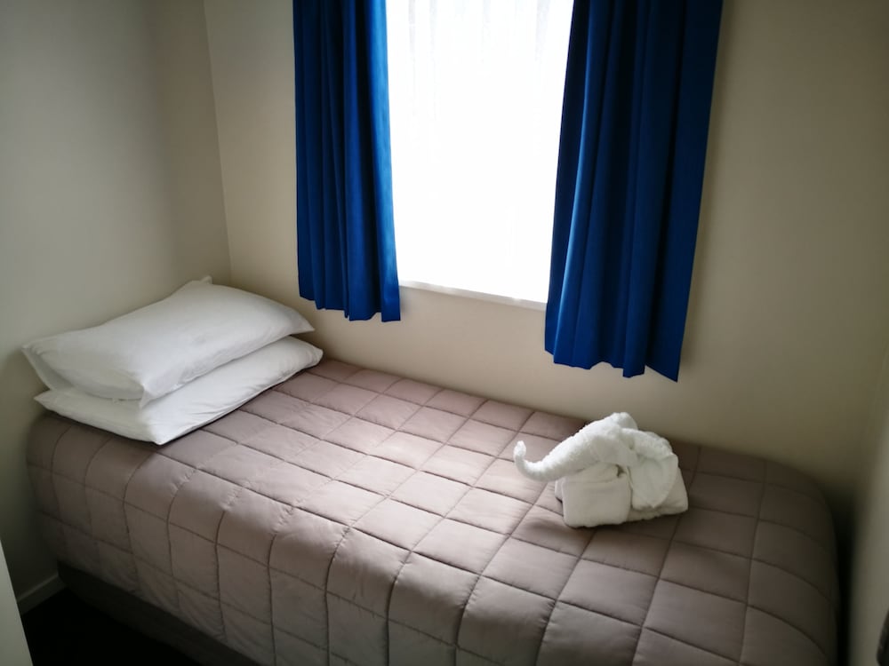 Airport Birches Motel 20/68