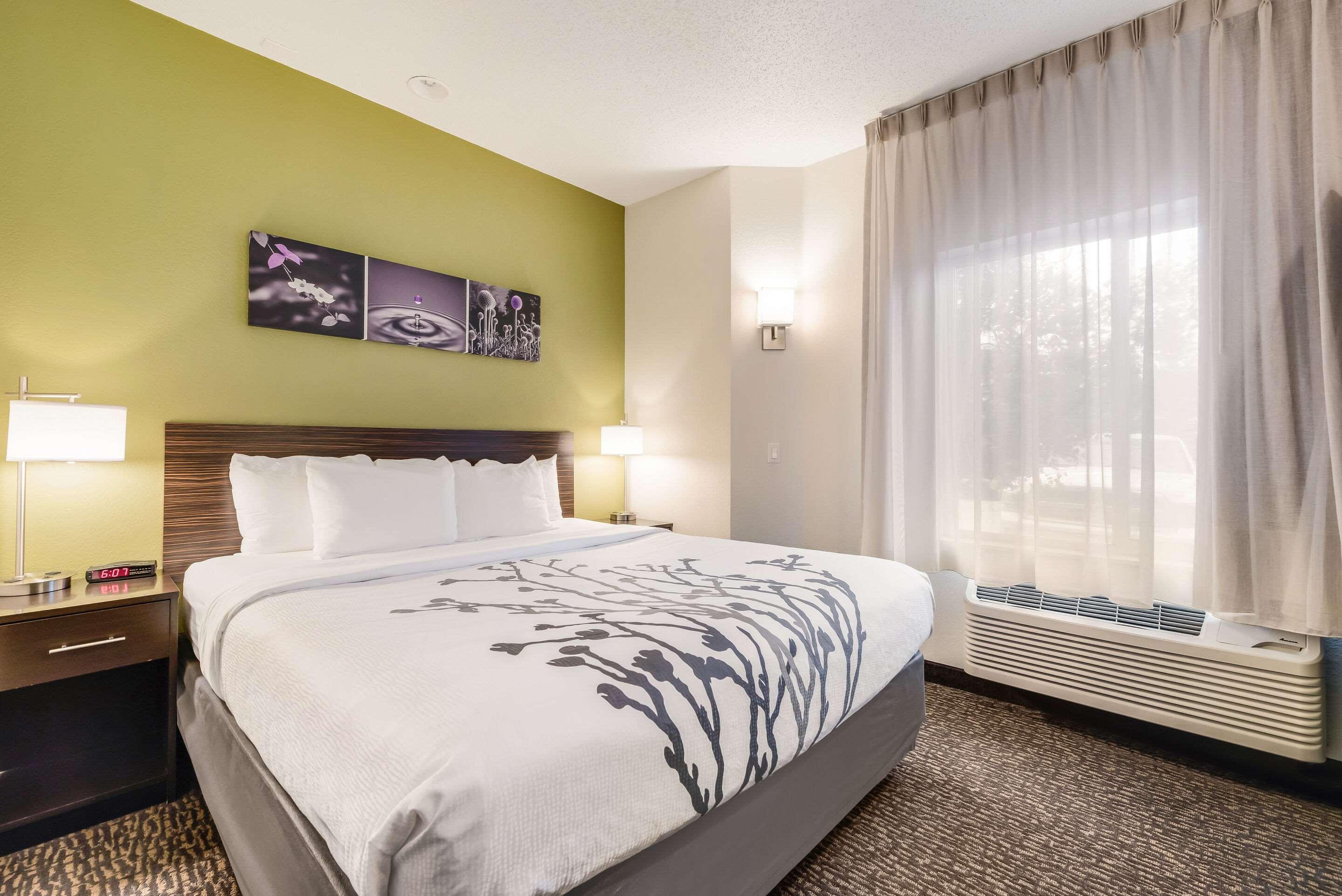 ROOM, KING BED