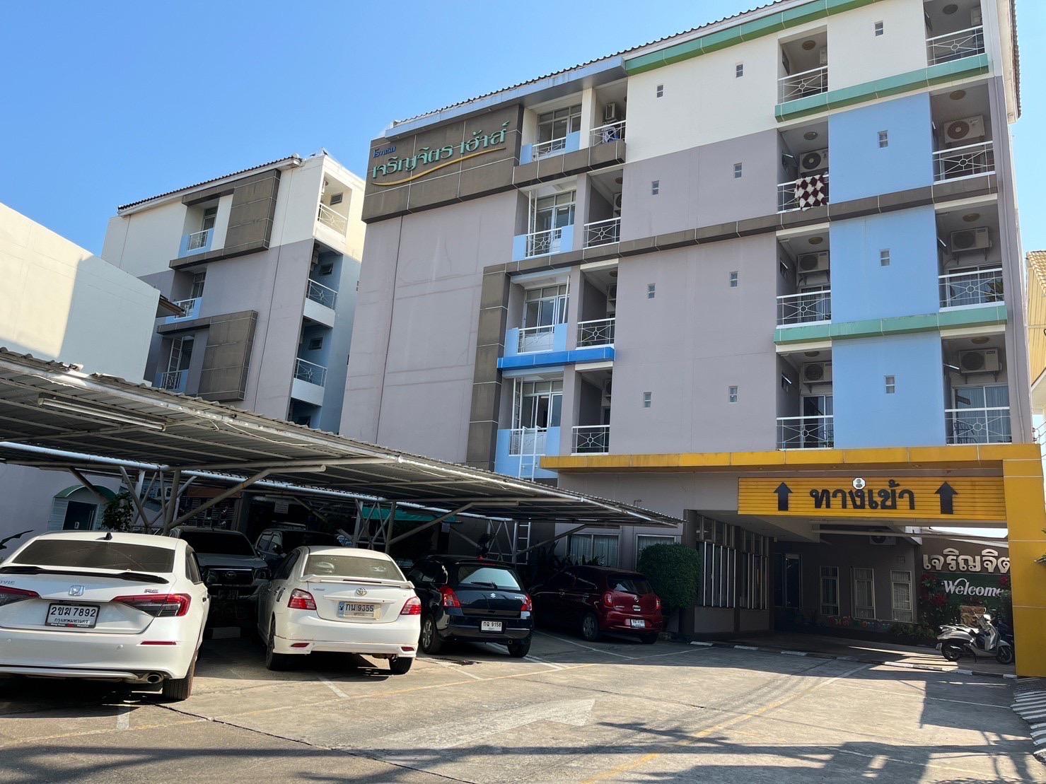 Charoenchit House 38/45