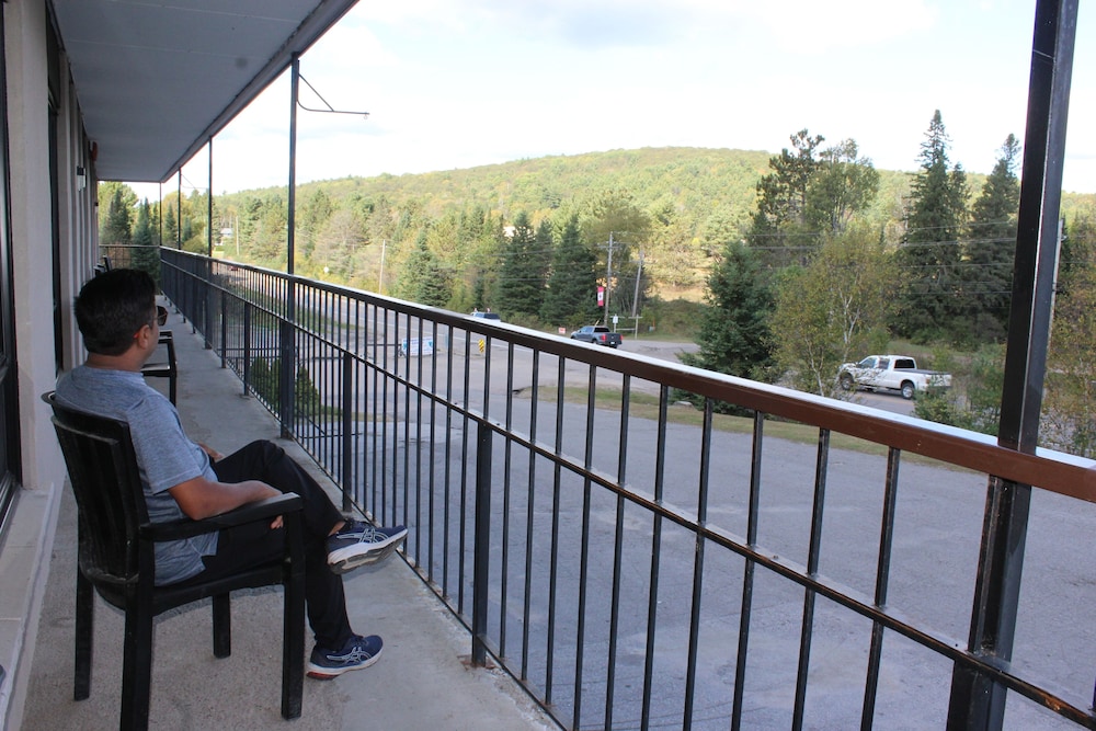 Bancroft Inn and Suites 6/39