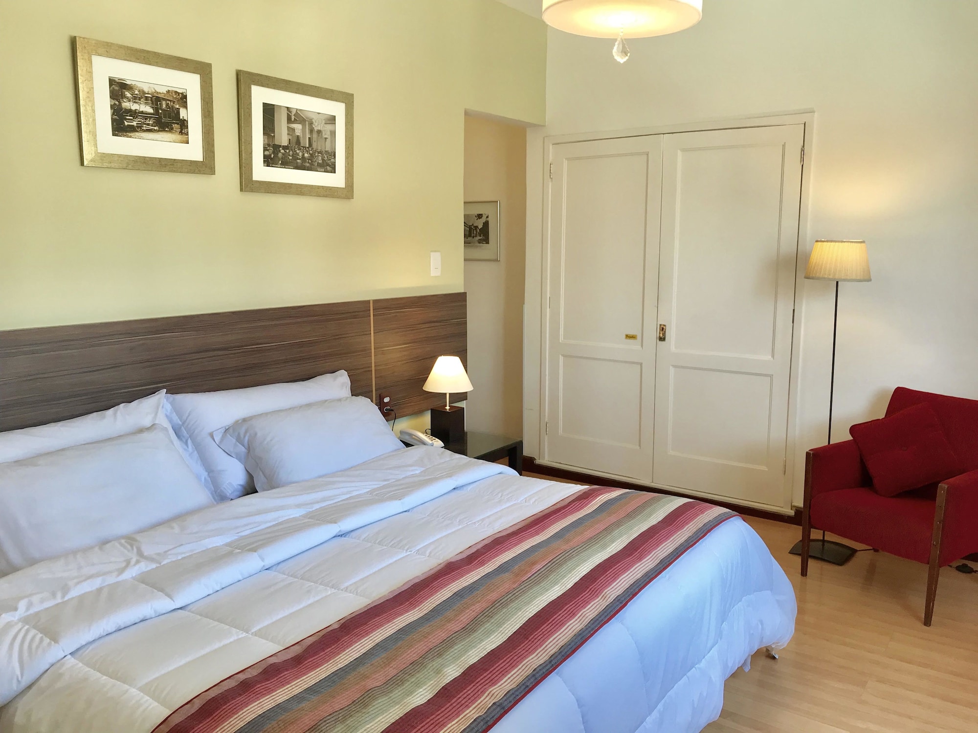 DELUXE, DOUBLE BED