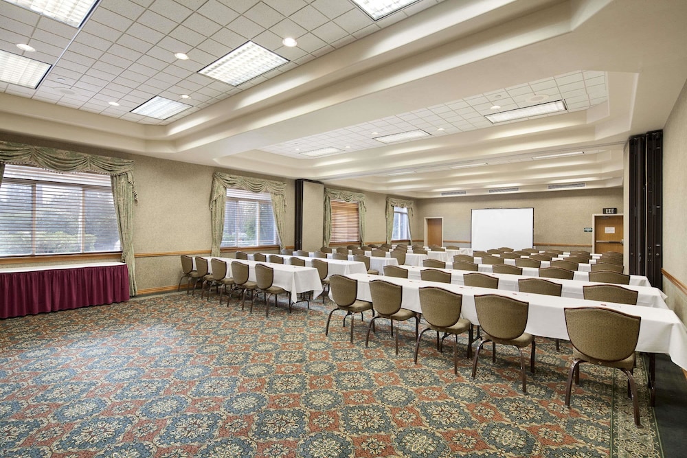 Ramada By Wyndham Olympia 23/26