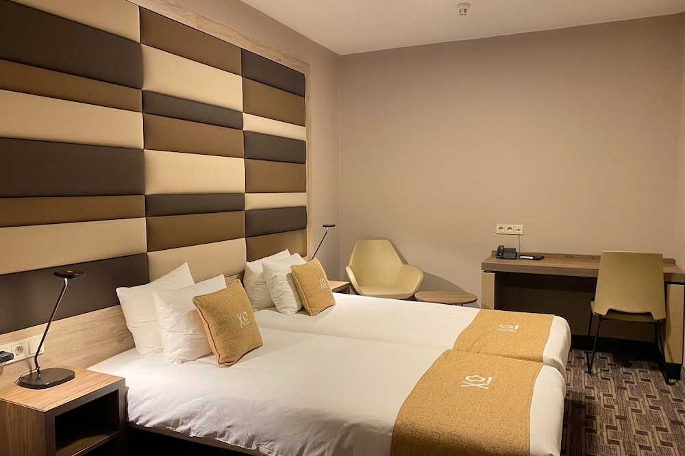 Standard, Twin Beds, No Window