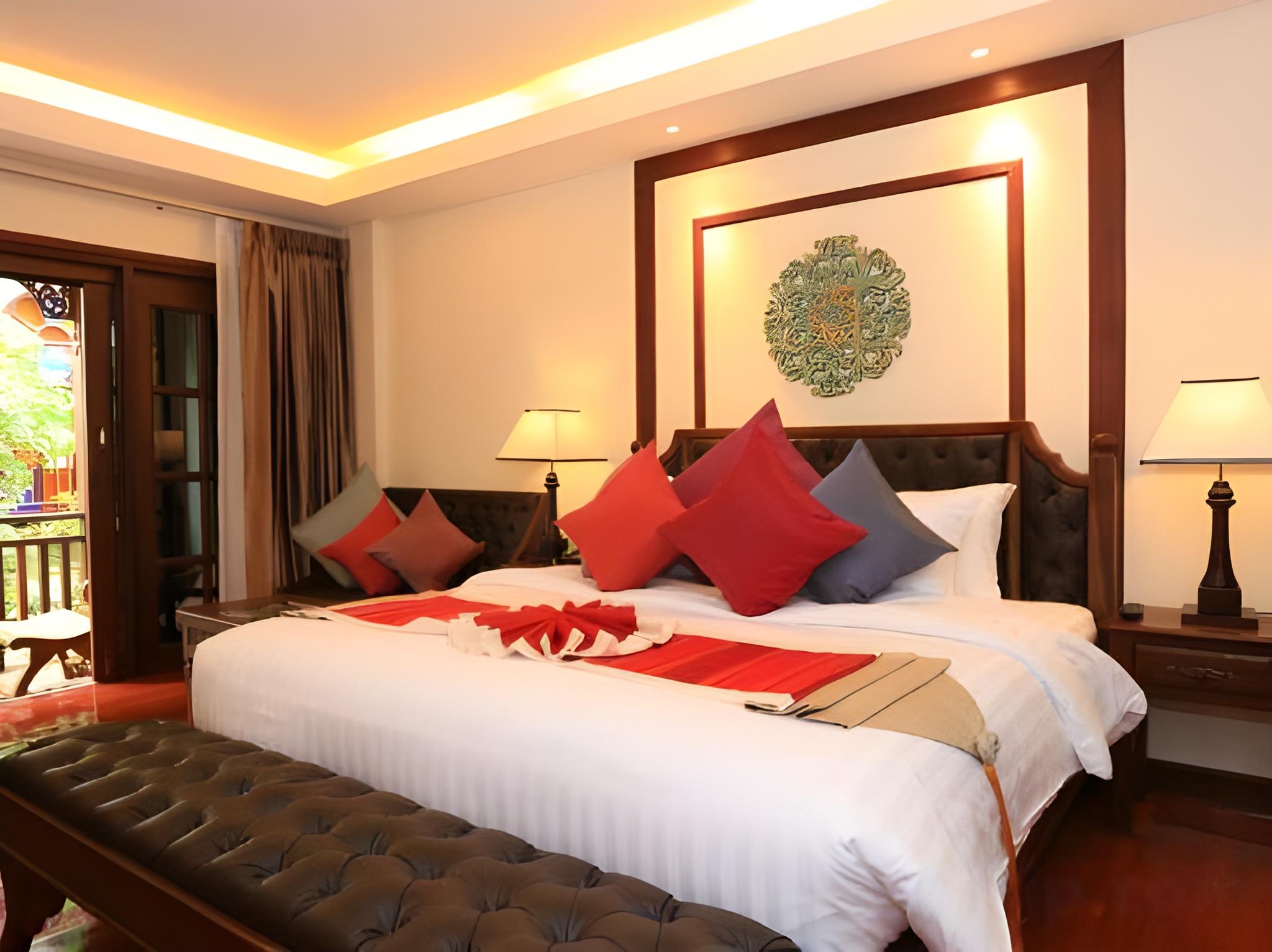 DELUXE ROOM